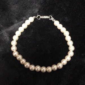Faux pearl costume jewelry bracelet